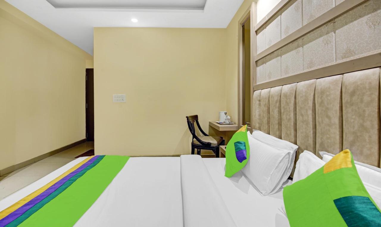 Itsy Hotels Amrita Raghunath Bazaar Джаму Екстериор снимка